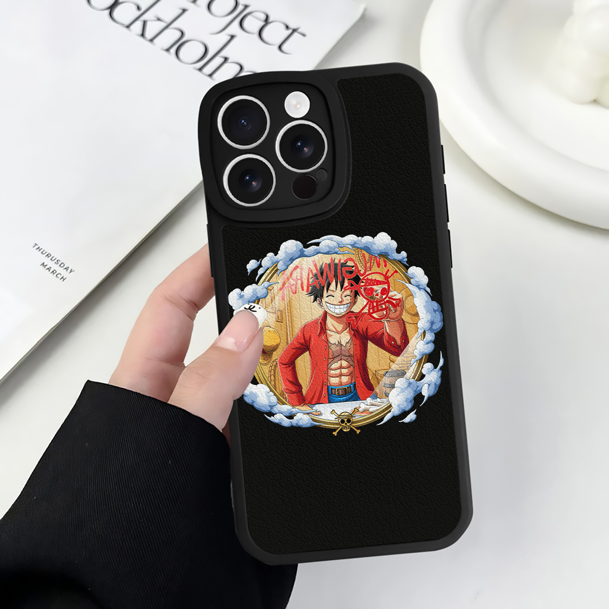 （画像用） ワンピース モンキー・D・ルフィ ONE PIECE Monkey D. Luffy 【iPhone 16シリーズ対応】シリコンスマホケース（レザー調） 材質：シリコン